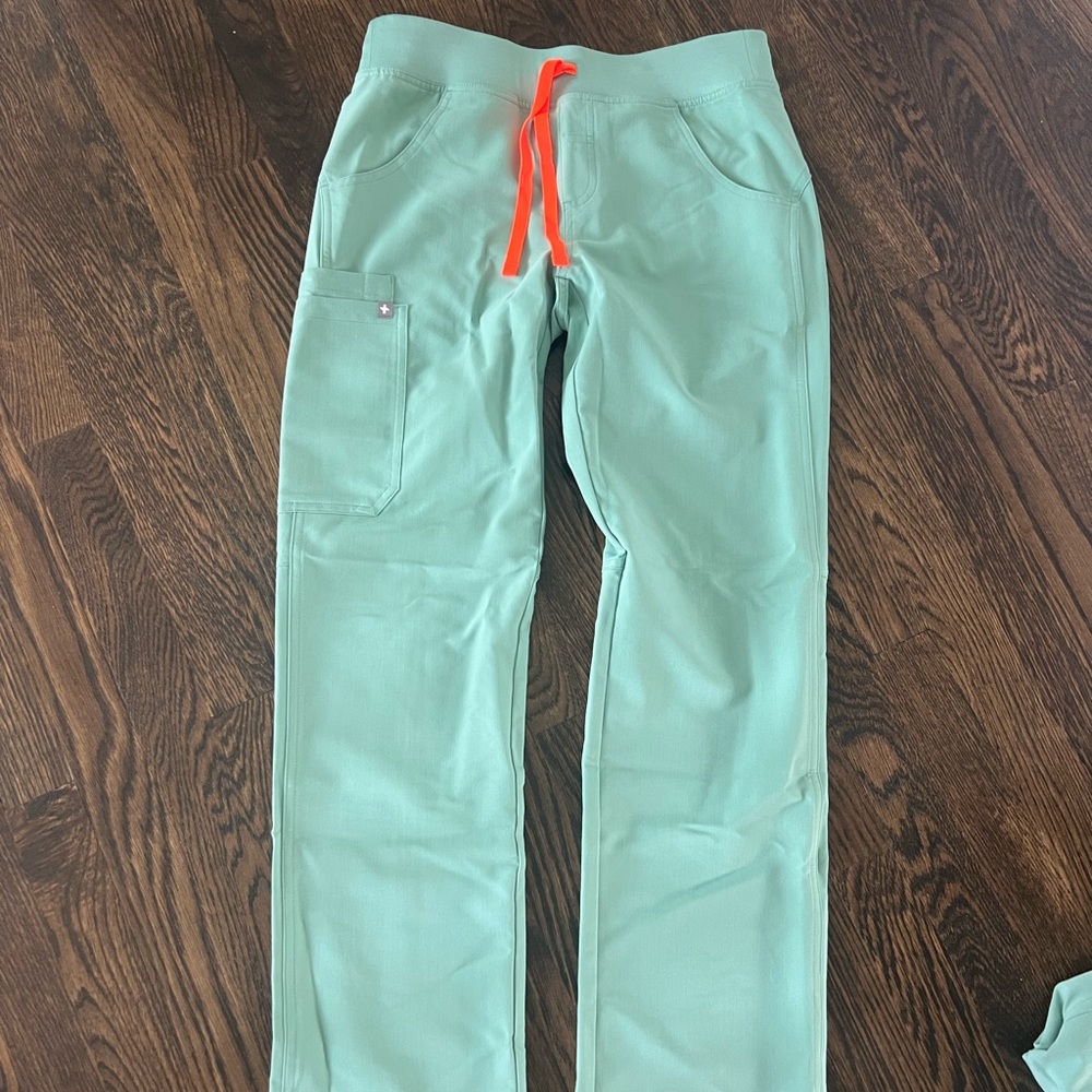 FIGS Two Piece Jade set!!